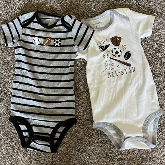 Lot of Carter’s 18m Onesies - Picture 2 of 11
